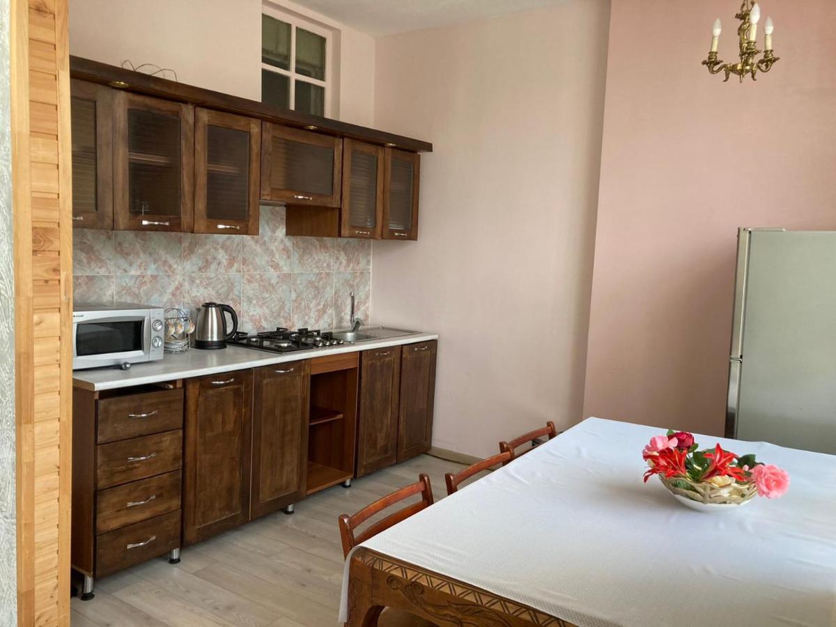 House Nag Apartment Kutaisi Bagian luar foto